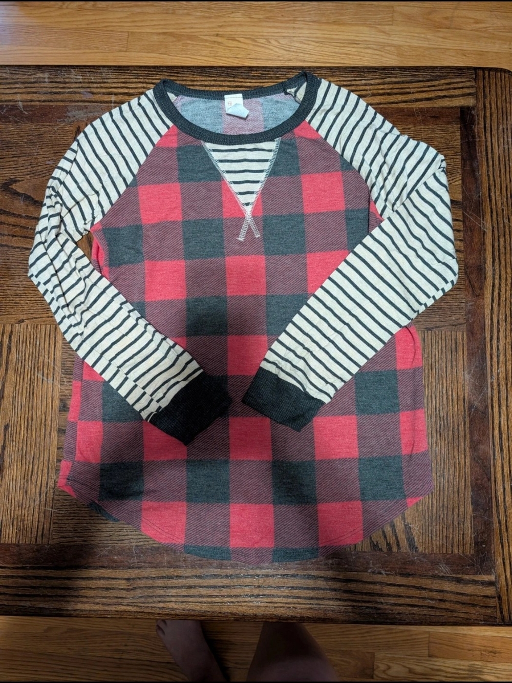 7th Ray Red & Black Buffalo Plaid Raglan Top with Striped Cream Sleeves
